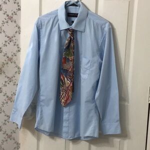 Botany 500 men’s size 16 - 32/33 fitted dress shirt w/ buttoned cuffed sleeves.